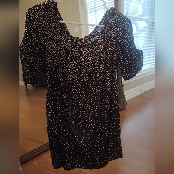 A Pea in the Pod | Silk Like Polka Dot Top - Picture 2 of 4
